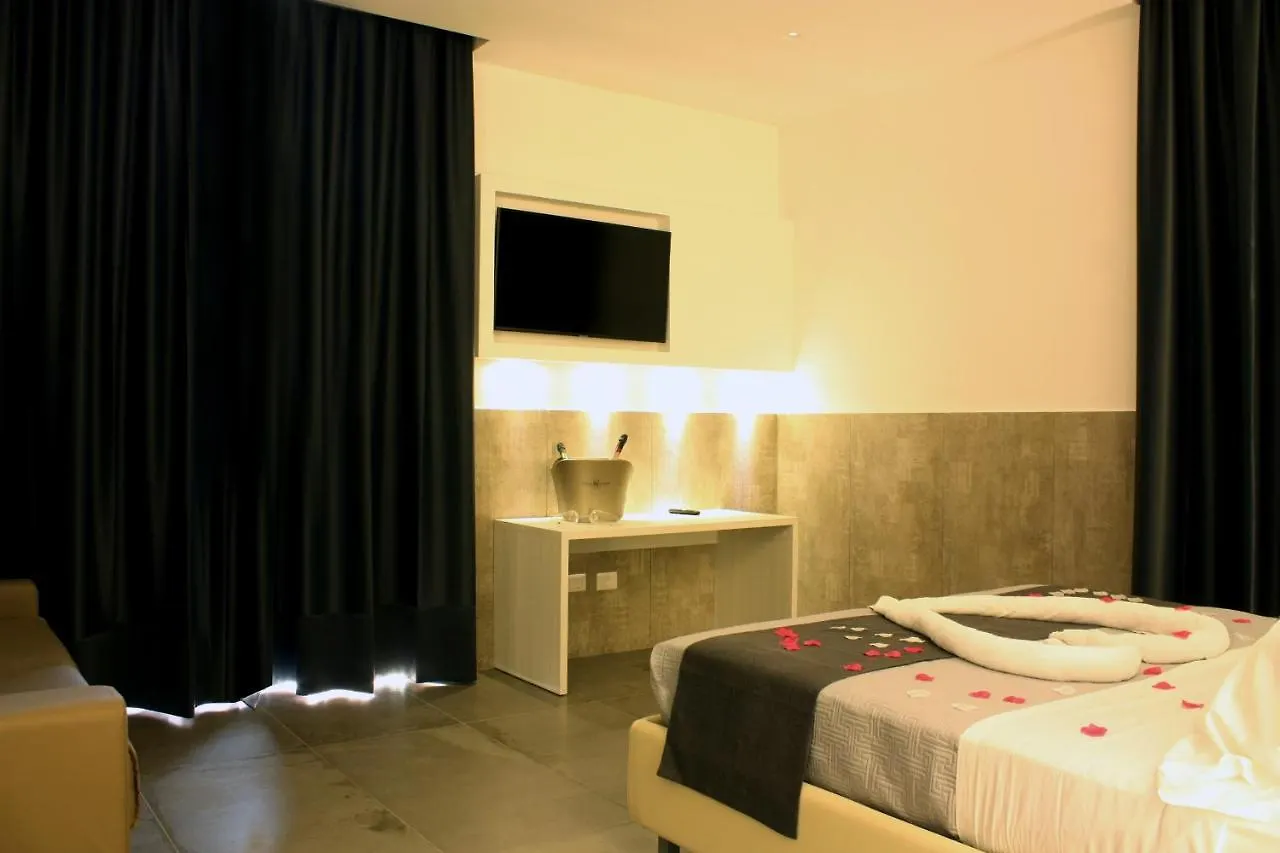Bed & Breakfast Twice - Naples Duomo Bed and Breakfast