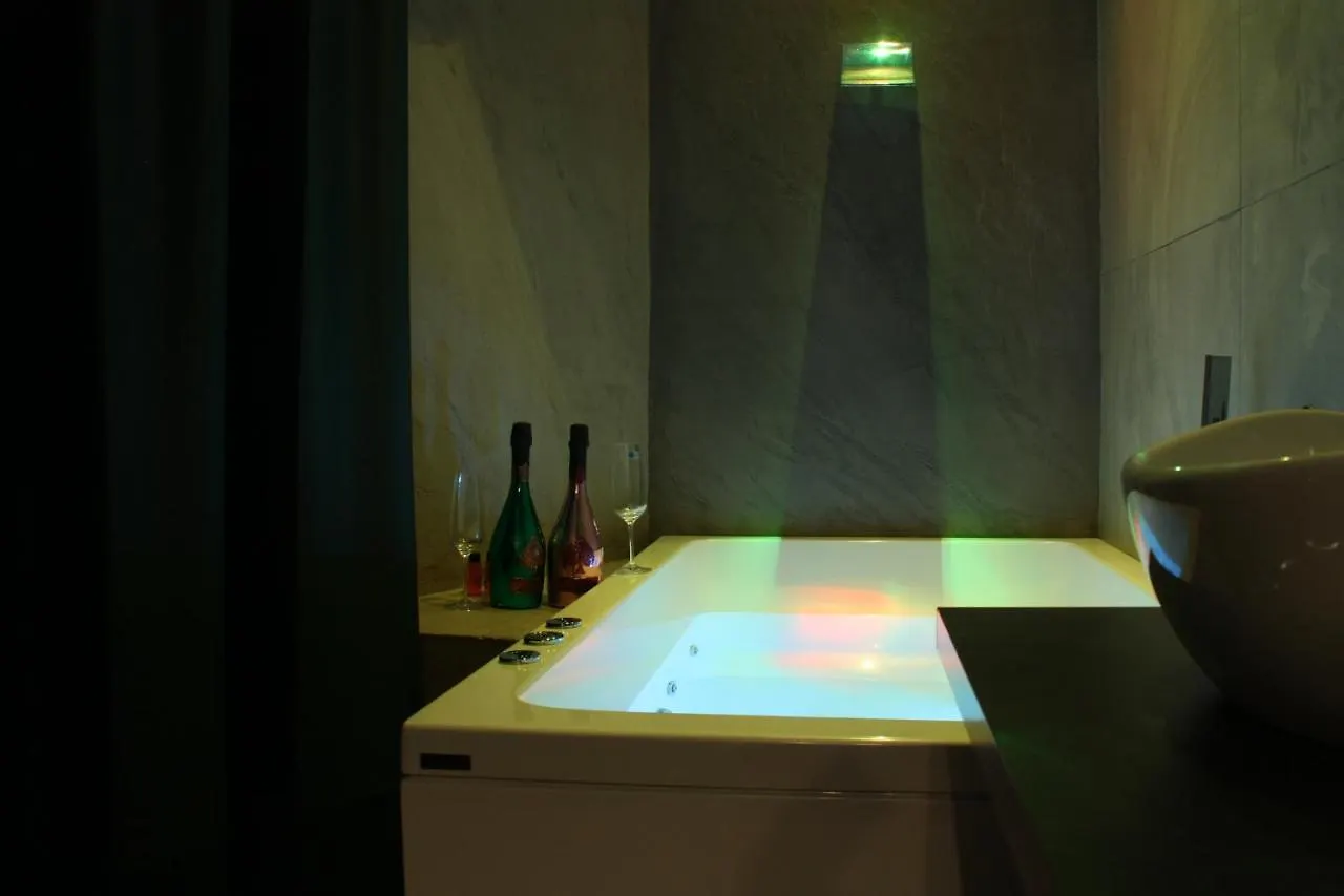 Twice - Naples Duomo Bed and Breakfast Bed & Breakfast