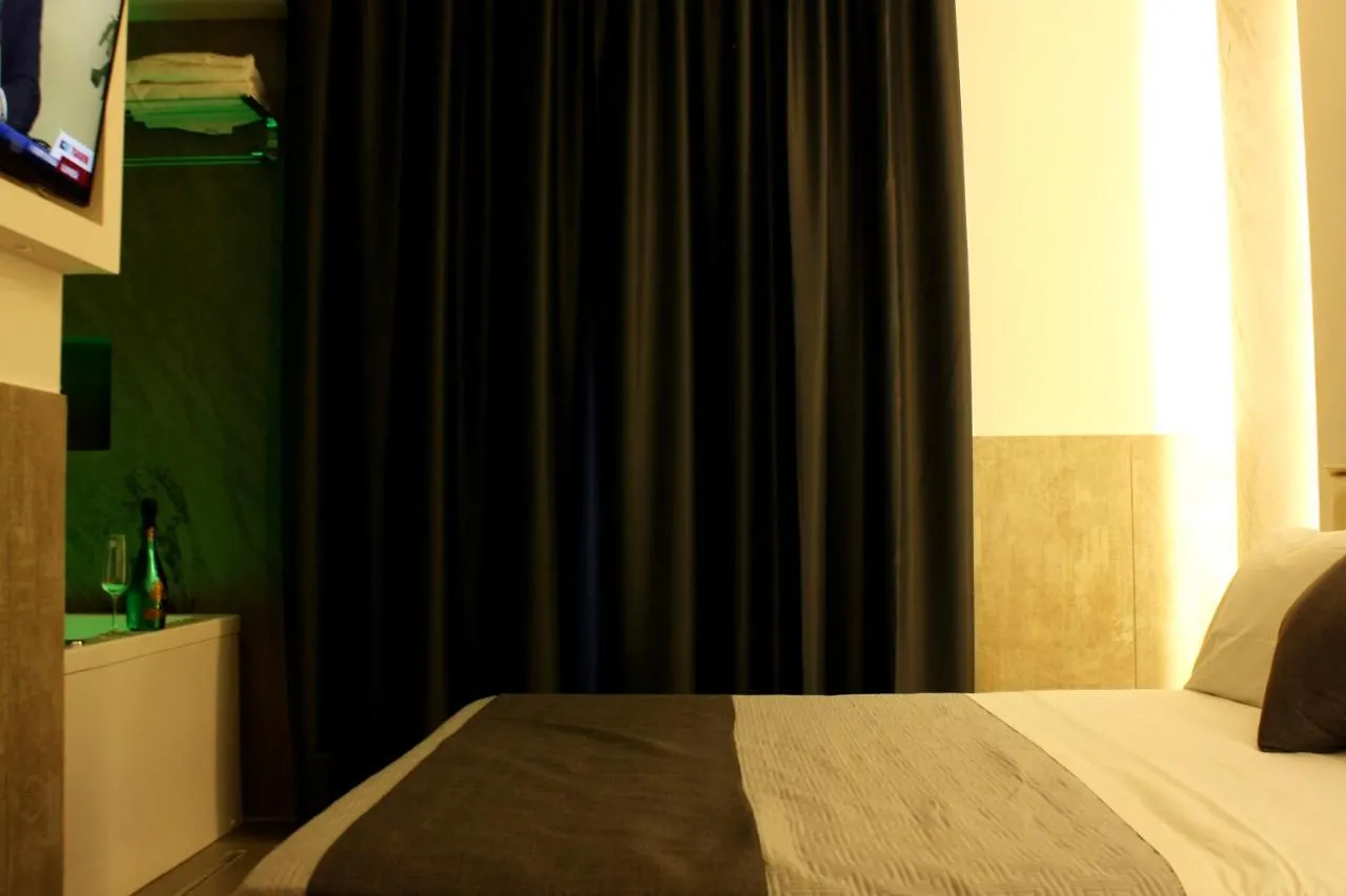 Twice - Naples Duomo Bed and Breakfast 2*,  Italia