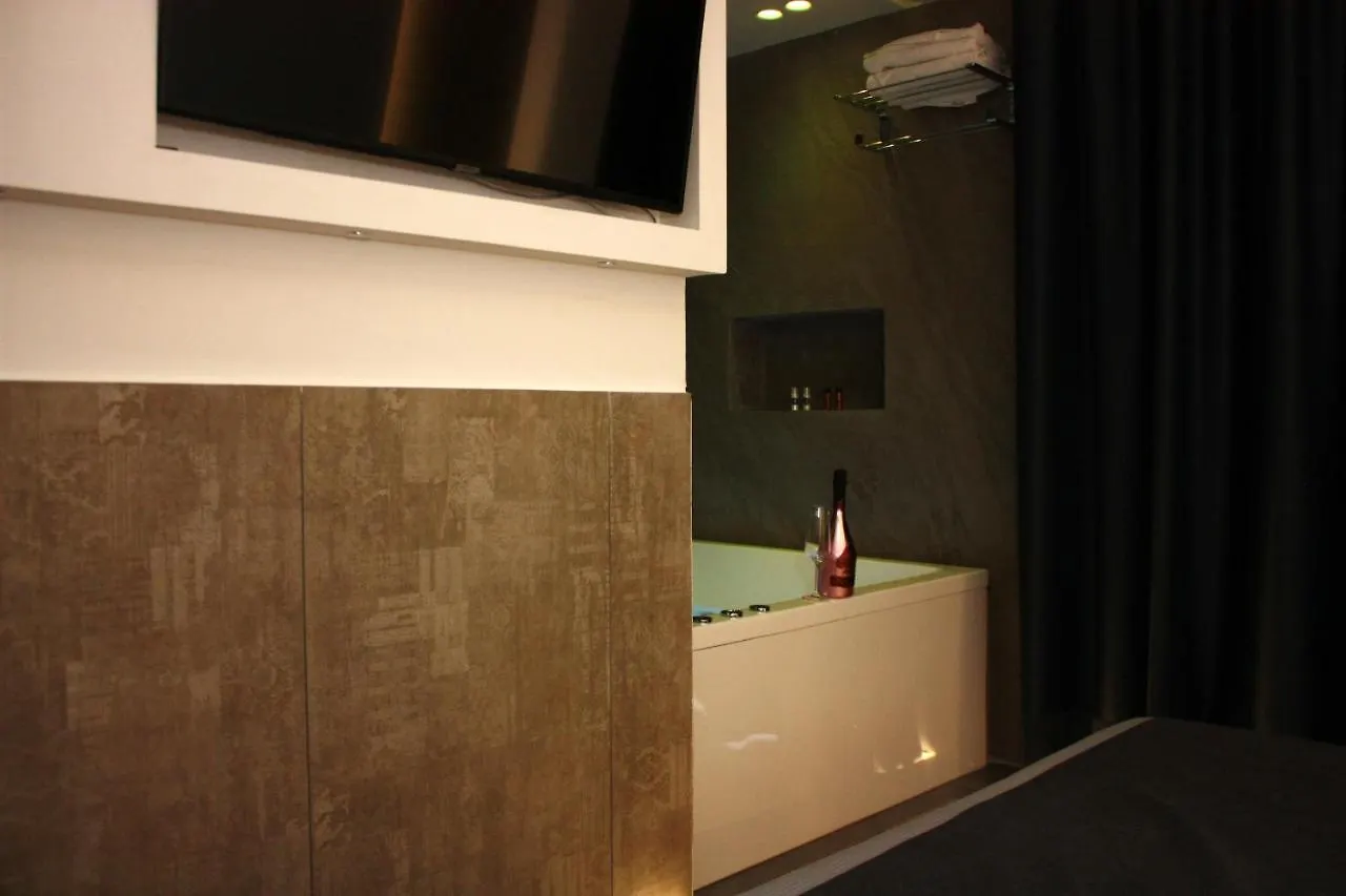 Bed & Breakfast Twice - Naples Duomo Bed and Breakfast